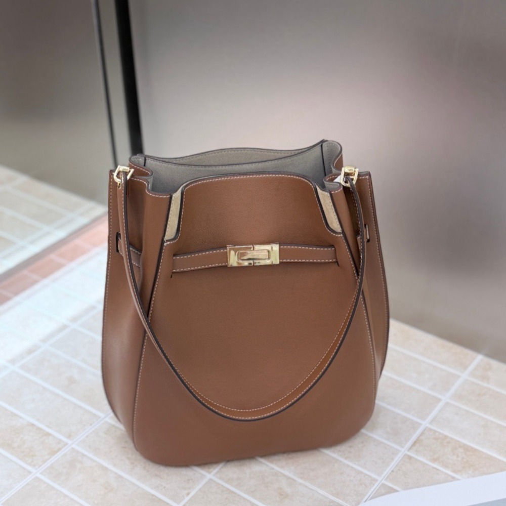 New Bucket Bag Old Money Wind  - огляд і ціна Luxury Bags Tote