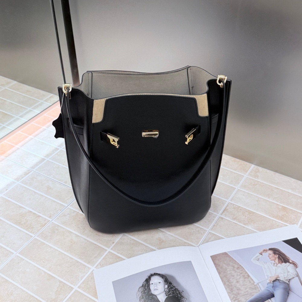 New Bucket Bag Old Money Wind  - огляд і ціна Luxury Bags Tote